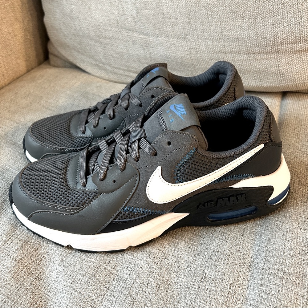 Nike Men’s Air Max Excee Sneakers size 7.5. Like New. Blue, Gray, and White.